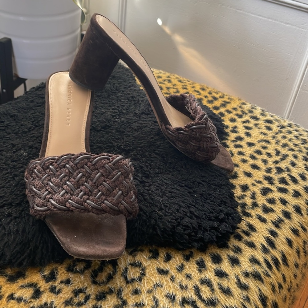 Sz 9 Veronica Beard brown suede heeled slides